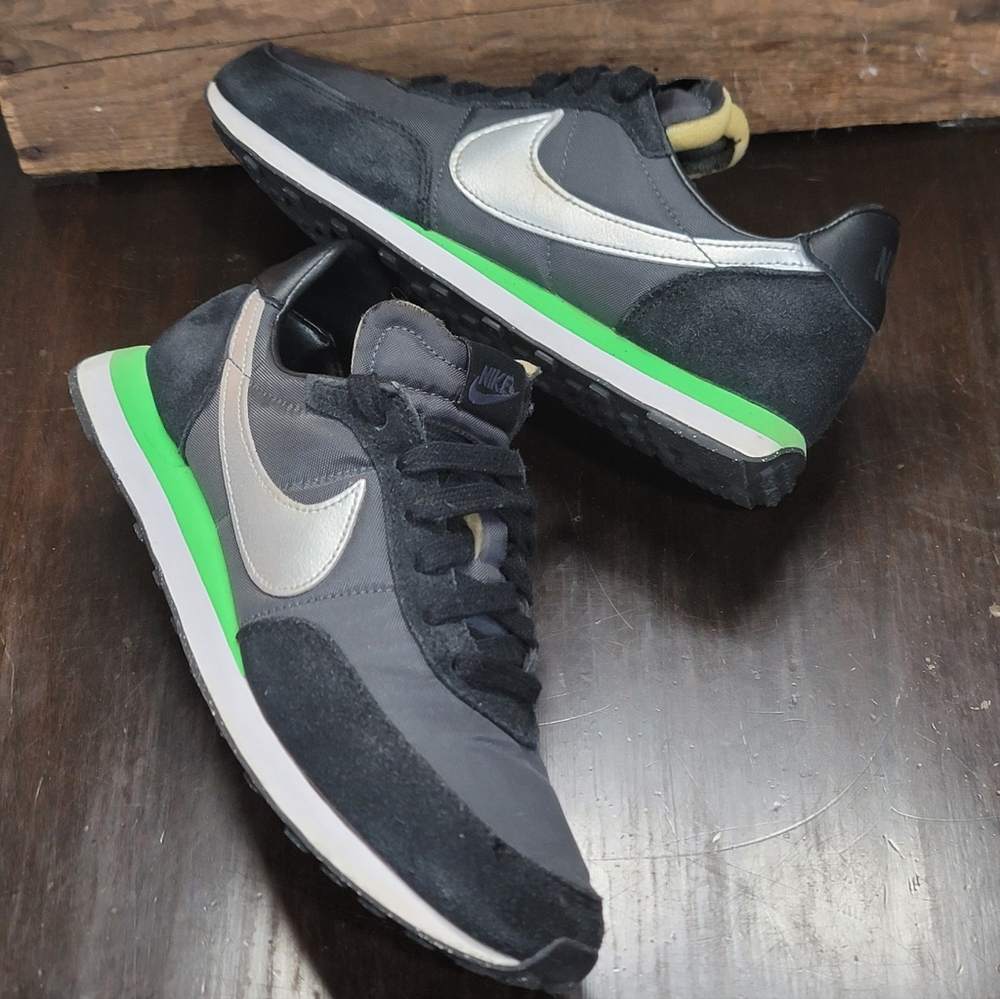 Nike Waffle Trainer 2 " Black/Silver/Green" Wmns 8 Really Good Cond.